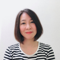 萬谷ひとみ